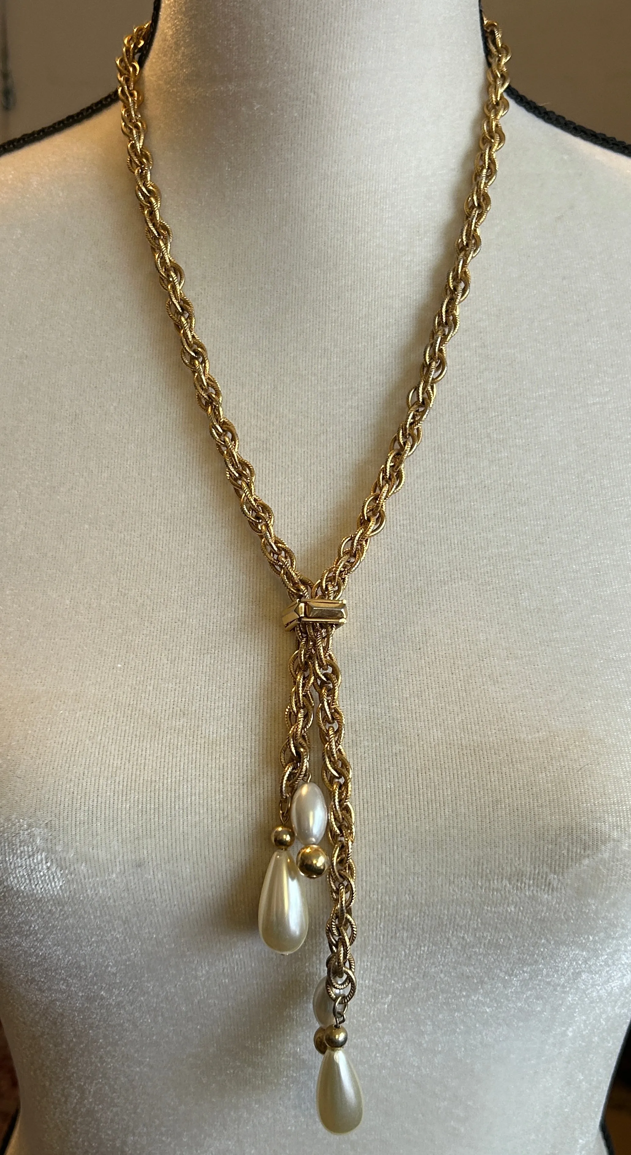 Vintage Chunky Gold Tone Chain Link Faux Pearl Lariat Necklace