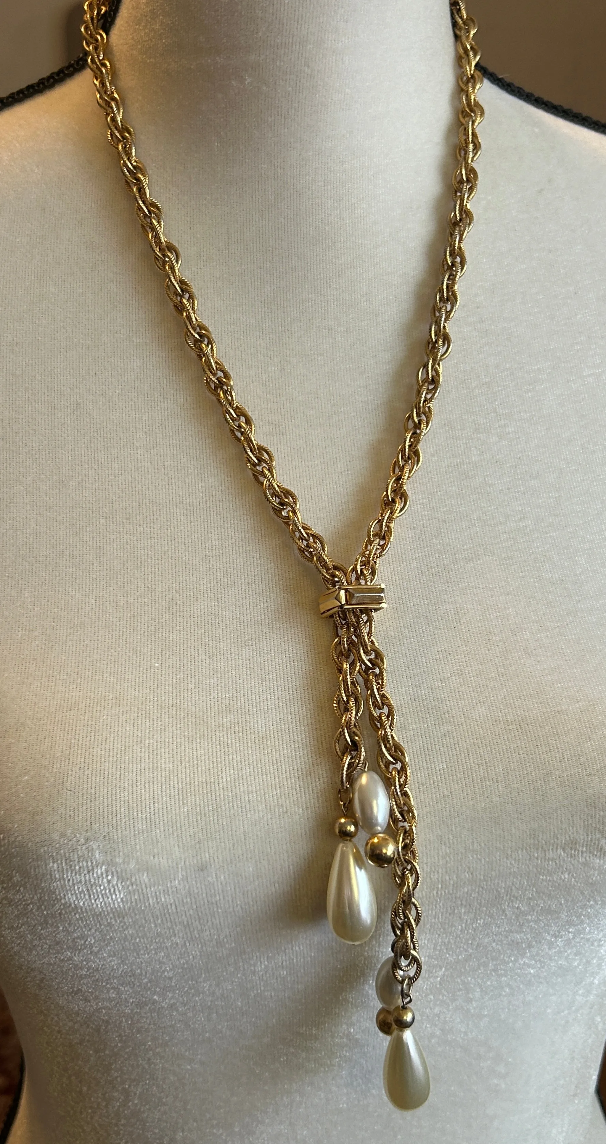 Vintage Chunky Gold Tone Chain Link Faux Pearl Lariat Necklace