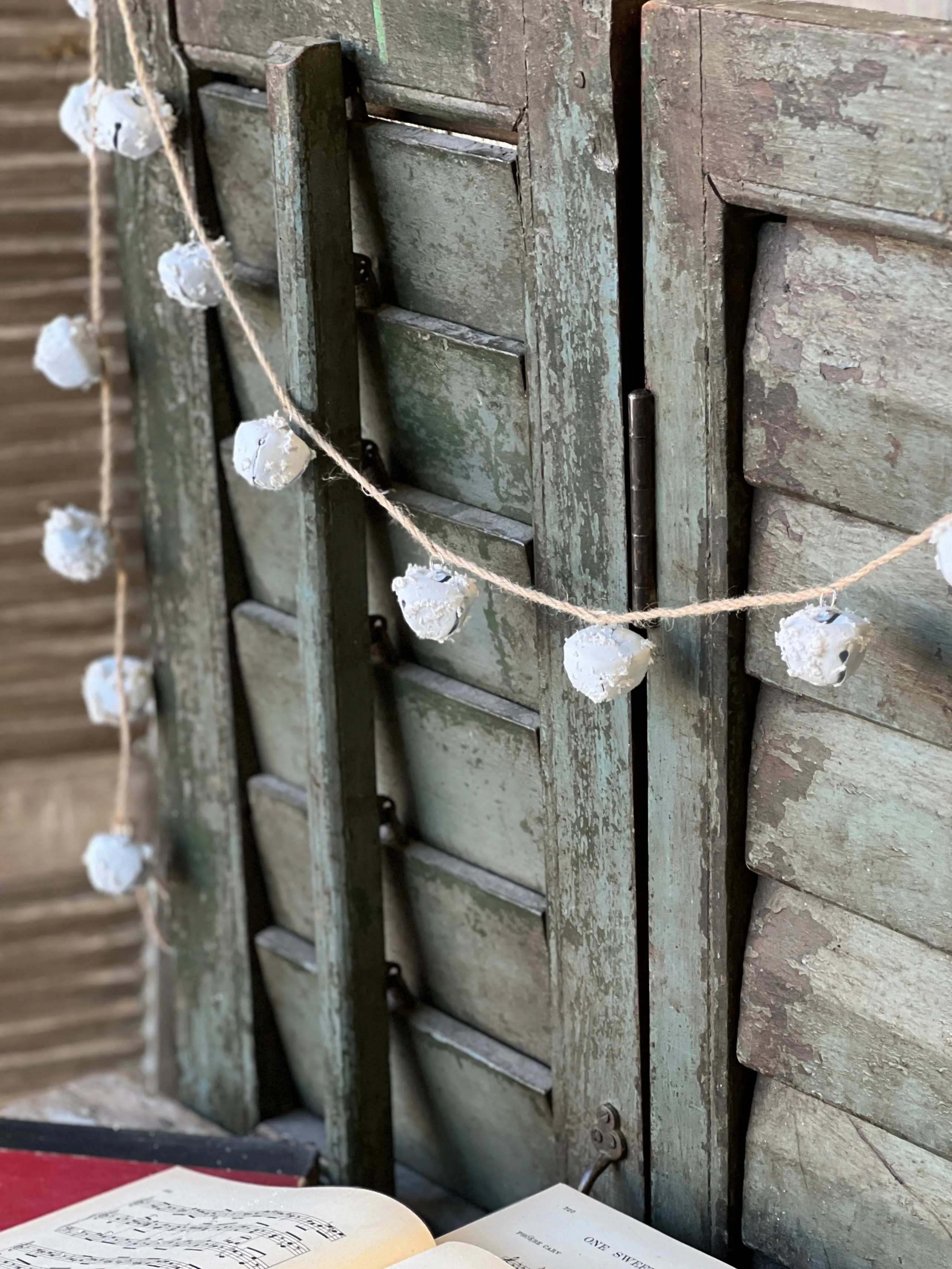 Winter White Bell Garland | 6' | Large